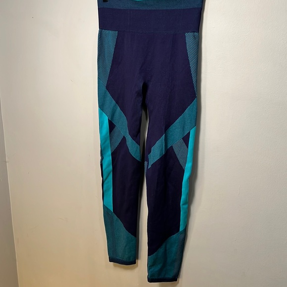 Victoria’s Secret Pink Cool&Comfy Leggings sz M - Picture 1 of 6